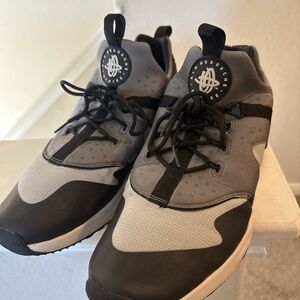 Nike Men Air Huarache Utility Size 12 Shoes 806807-003 Grey Black White Sneakers
